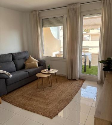 Apartamento con piscina y parking privado