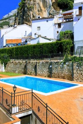 Apartamento con vistas a la piscina y al castillo templario