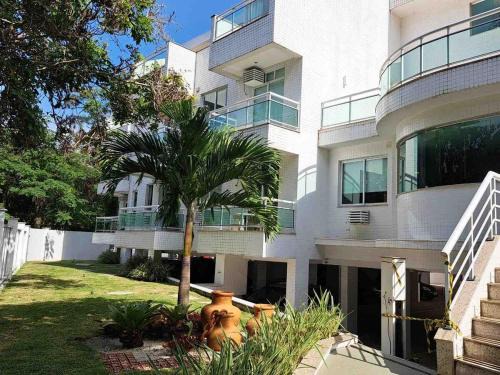 Apartamento confortável e com Piscina a 900 m da praia de Itacoatiara