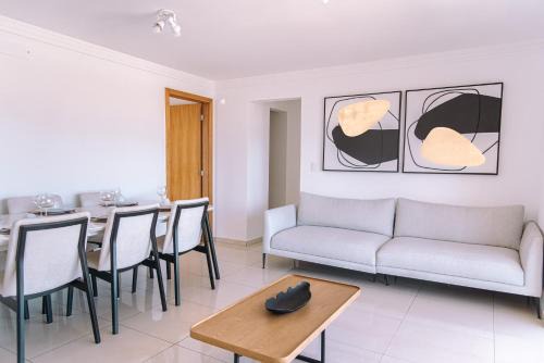 Apartamento de 2 quartos com ALTO PADRǍO e BEM LOCALIZADO em Jardim Camburi