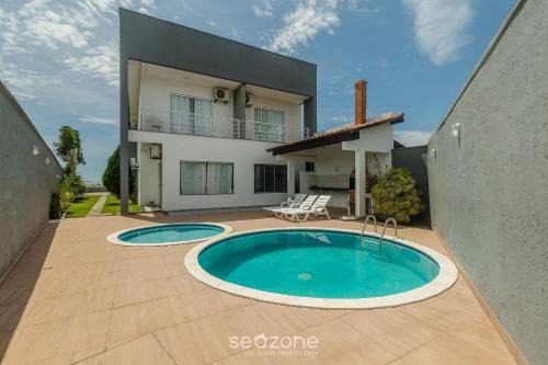 Apartamento em Condomínio c/Piscina VDV0014