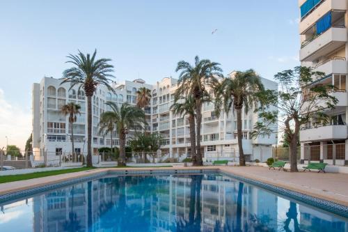 Apartamento en complejo residencial con piscina y garaje a 100m del mar