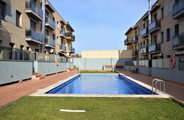 Apartamento en Sant Pere Pescador: 3 habitaciones, A/A, jardín y piscina comunitarios - ES-89-122