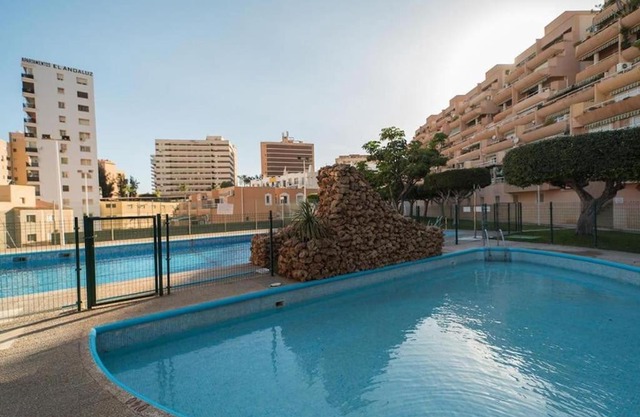 Apartamento en primera línea de playa, frente al puerto de Aguadulce