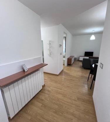 Apartamento en Sabiñánigo para grupos con amplia y soleada terraza