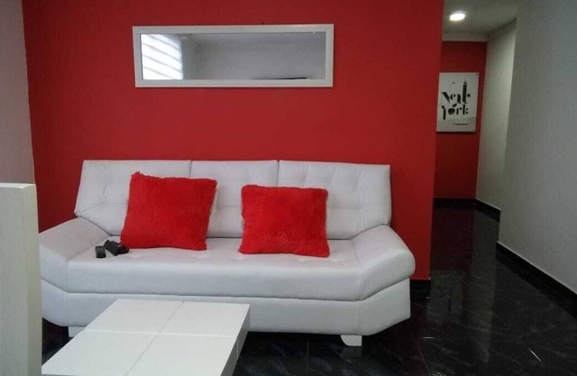 T13 Apartamento totalmente Amoblado. Portería. Excelente ubicación