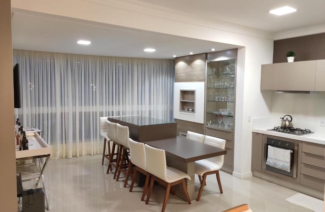 Apartamento luxo Meia Praia
