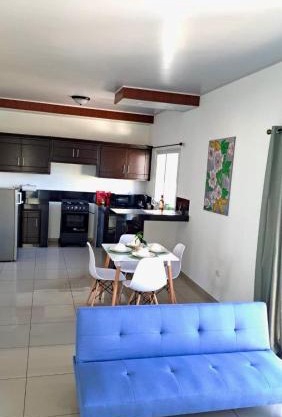 Apartamento Moderno con luz natural y balcón con vista Modern with natural light and balcony with a view