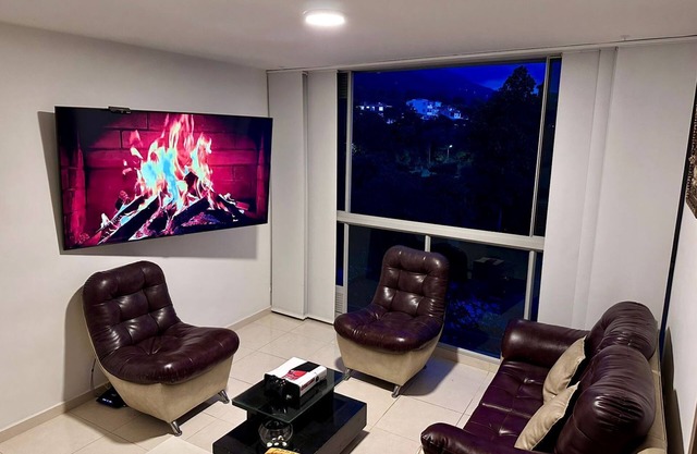 Apartamento moderno, espacioso y de trabajo seguro