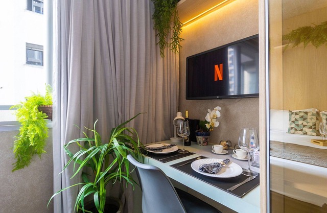 Apartamento moderno com piscina e AC