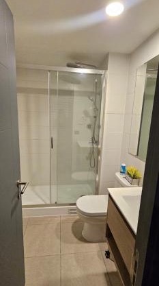 Apartamento moderno con estacionamiento