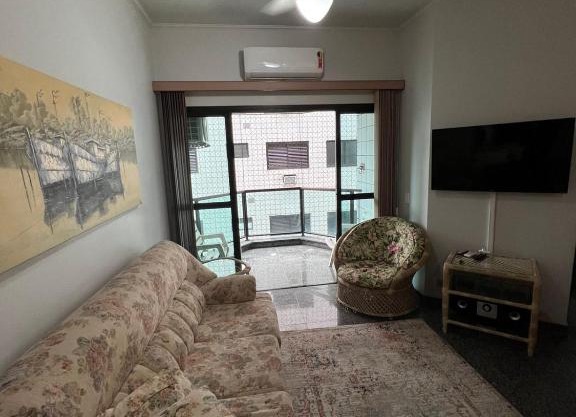 Apartamento no Guarujá Enseada a beira mar, ótima localidade e com ar condicionado