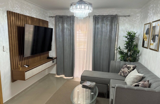 Apartamento nuevo con WI-FI + TV 4K 65" + gimnasio + parqueo Santo Domingo Oeste