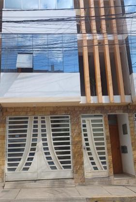 APARTAMENTO PRIMER PISO y cochera