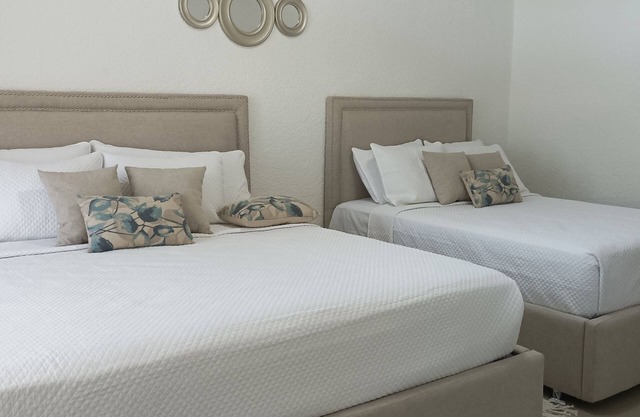 Apartamentos con acceso a playa en Trujillo Honduras, tu mascota es bienvenida.