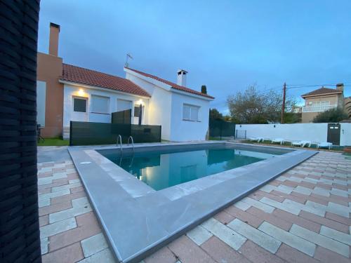 Apartamentos con piscina cerca playa