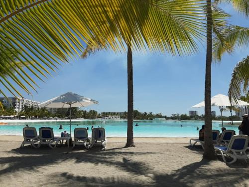 Apartamentos con vista a la Piscina y a pasos de la Playa