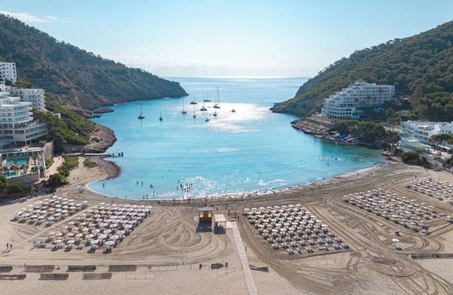 Apartamentos Cala LLonga Playa Ibiza