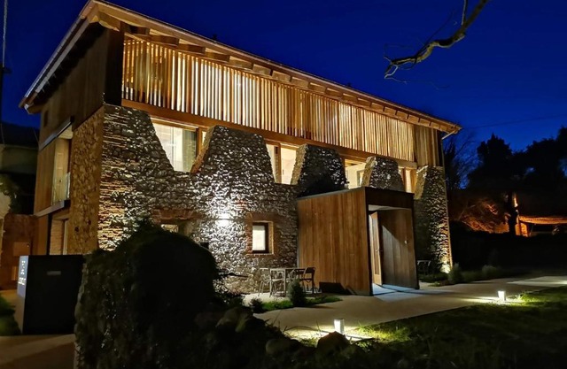 Apartamentos y Villas La Santilar