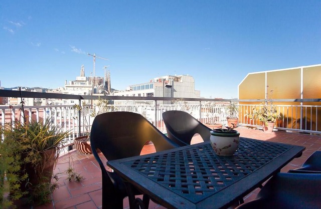 ApartEasy - Atic Sagrada Familia