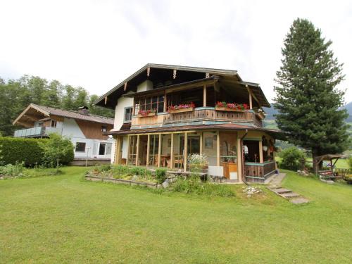 Apartment Neukirchen near Ski Slopes