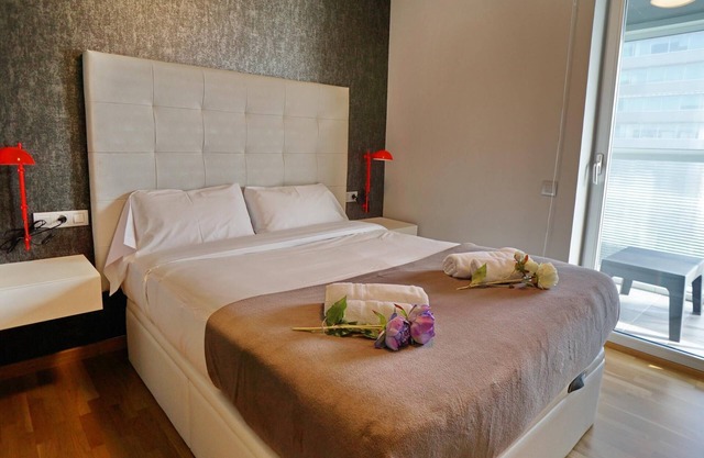Apartamento en Plaza Europa, muy buena comunicación. Punto estratégico.