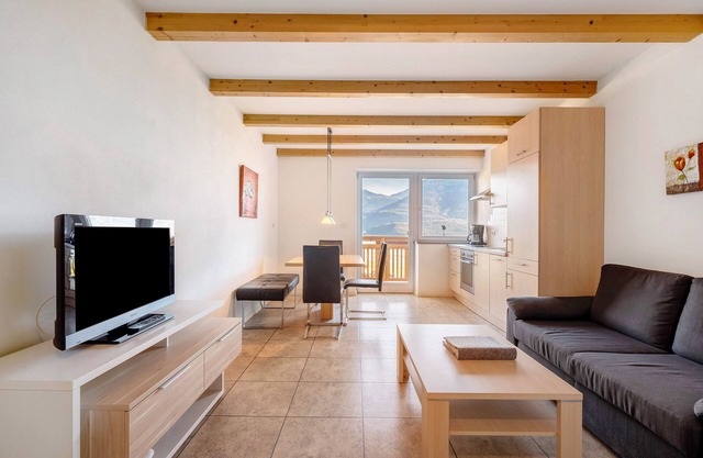 Apartamento 'Kastelaz' con vistas a la montaña, jardín compartido y Wi-Fi