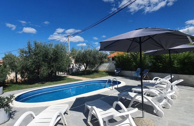 APARTMENTS PALISKA located in the countryside near Poreč / APARTMAN EDA for 6 people with pool - countryside near Poreč