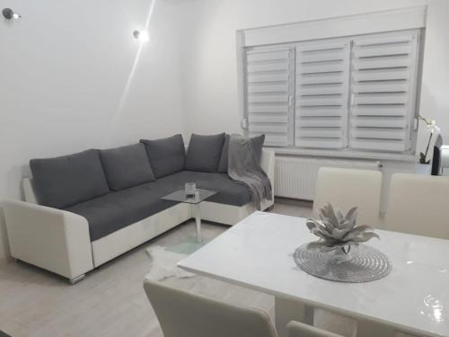 Apartman Kristina - Self check in & check out