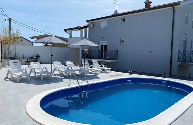 APARTMENTS PALISKA located in the countryside near Poreč / APARTMAN MARIO for 6 people with pool - countryside near Poreč