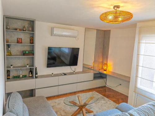 Apartman Petar-Spacious Friendly Stay in the Heart of Budva