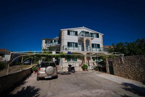 Apartmani i sobe Josica