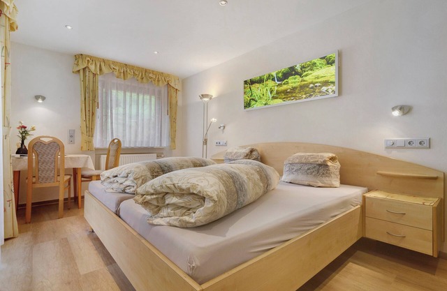 Apartamento 'Doppelzimmer 1' con vistas a la montaña, balcón privado y Wi-Fi