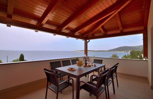 Apartments Villa Sofia (81541-A1) - Martinscica - island Cres