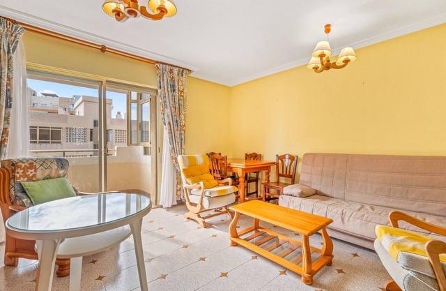 Apartamento 'Agata 2 Esc 2 7b' con vistas al mar, piscina compartida y Wi-Fi