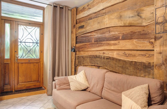 Apartamento 'Typical In Valtellina' con vistas a la montaña, terraza privada y Wi-Fi
