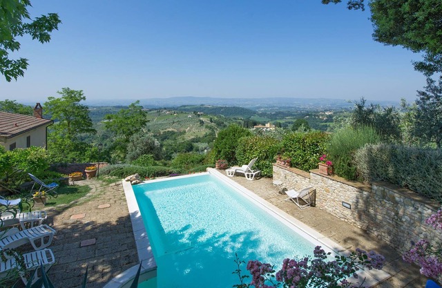 Apartamento con WIFI, piscina, A/C, vista panorámica, aparcamiento, cerca de Greve In Chianti