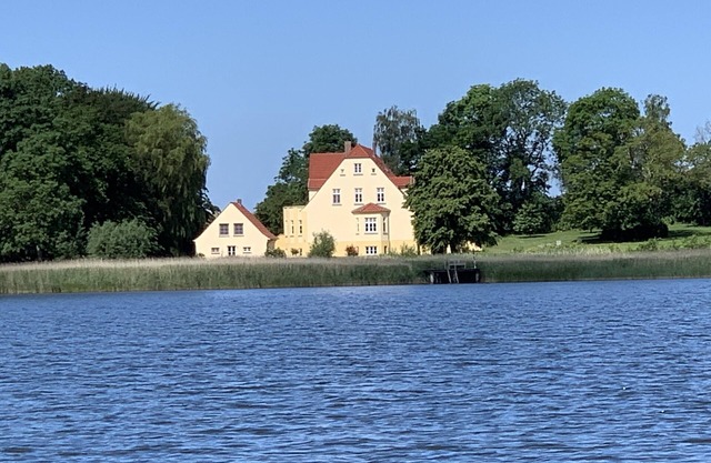 Apartamento 1 en Gut Grubnow directamente en el agua en Rügen