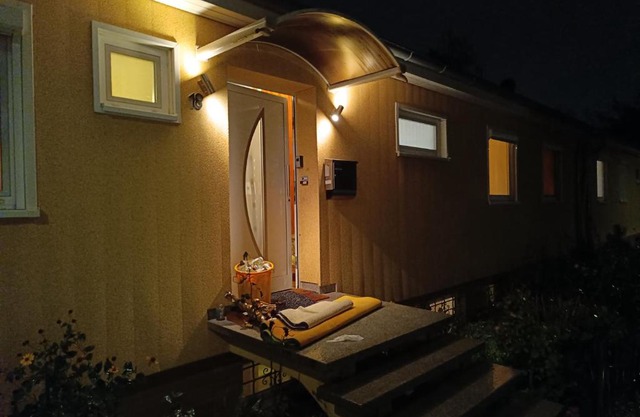 Apartment 120 qm, max 9 person, 24 H Check-in,Tv,Internet,Küche, Bad, freeparking,im Keller, VIP Shuttle Service