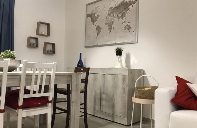 Apartamento a 150 metros del mar con terraza y jardín privado.