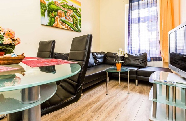 Apartment 1st floor (W6) - 2x bedrooms - 6x single beds - kitchen - living room