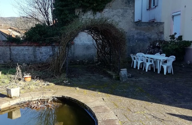 Apartment 2 steps from shops and marked footpaths