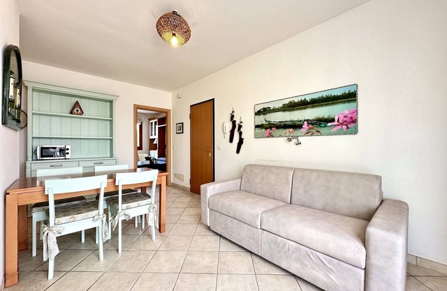 Apartment 200m vom Meer Entfernt mit Privatem Parkplatz und Swimmingpool