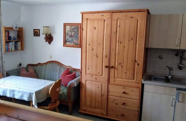 Apartment 21sqm, upper floor, combi. Bedsitter, kitchenette, WLAN, max. 2 p.