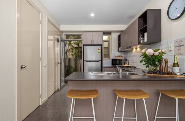 Apartment 3 · Central Shepparton opposite Lake Victoria 3