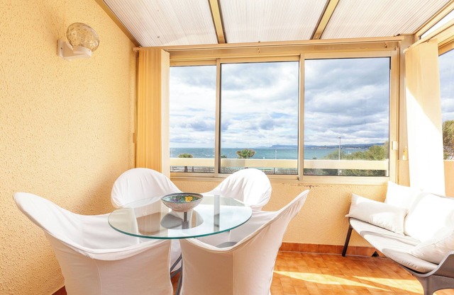 Apartment '4 Personnes' with Shared Terrace and Private Garden