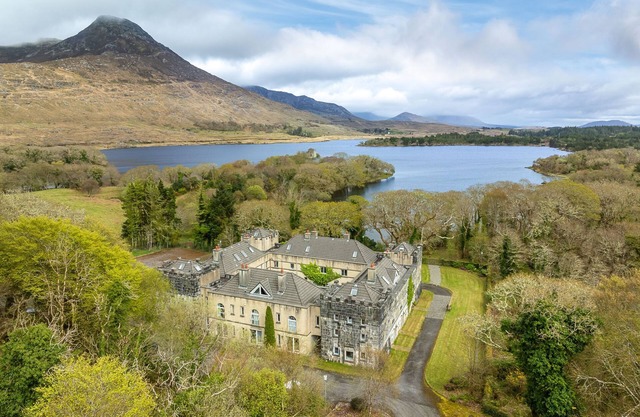 Apartment 447 - Ballynahinch - sleeps 6 guests in 3 bedrooms