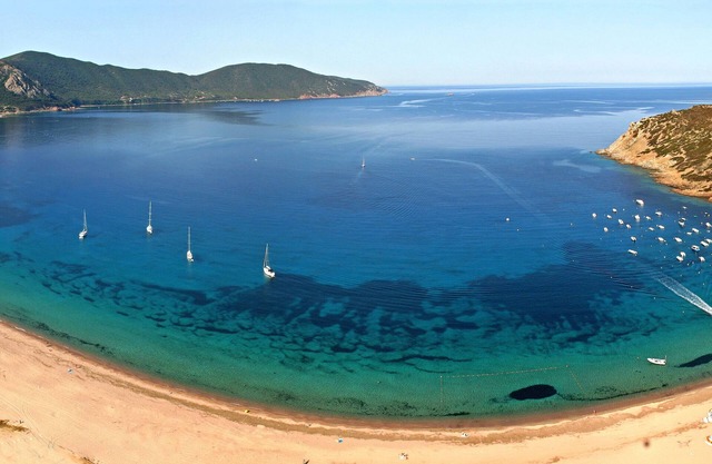 apartment 50m from the beach.