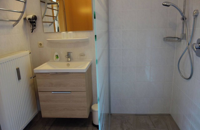 Apartamento (66 m²) con dormitorio, sala de estar, ducha / WC, TV