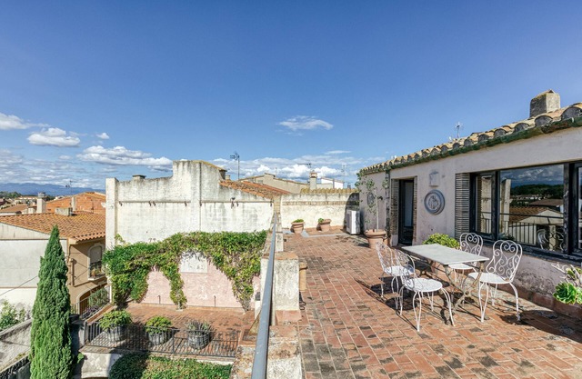 Apartamento 'Apartaments Can Gibert - Albera' con terraza privada, Wi-Fi y aire acondicionado